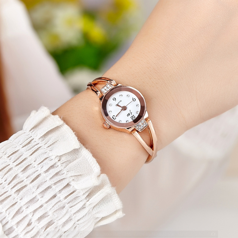 Nouveau à la mode femmes Brace - Minimalist Thin Watch avis et prix